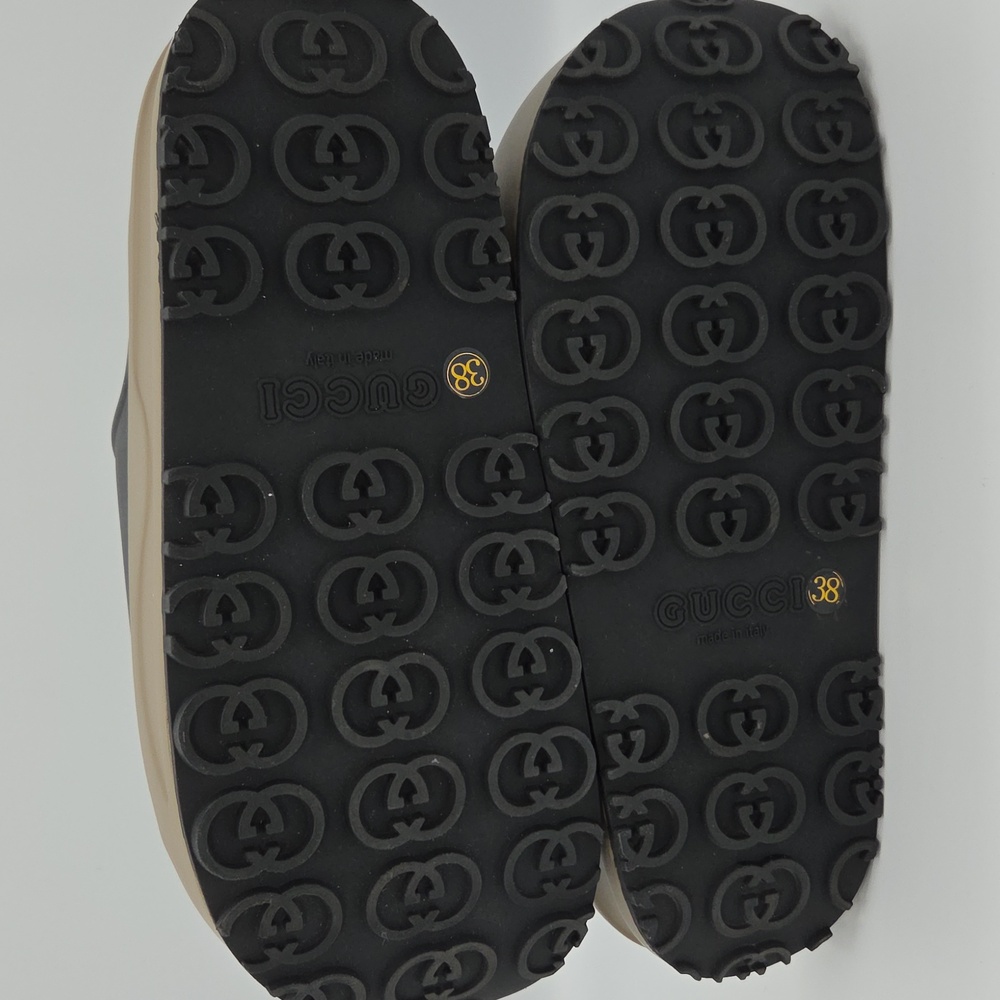 Gucci Monochrome Logo Slides - Picture 5 of 8